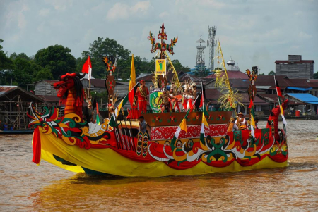 LOMBA PERAHU HIAS FBIM