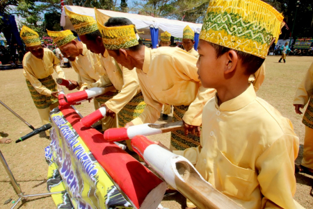 ALAT MUSIK TRADISIONAL KINTUNG