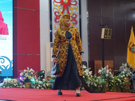 FASHION SHOW BUNDA PAUD KALTENG