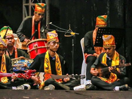 MAINKAN ALAT MUSIK TRADISIONAL 