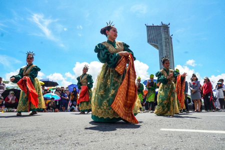 TAMPILKAN TARI MELAYU