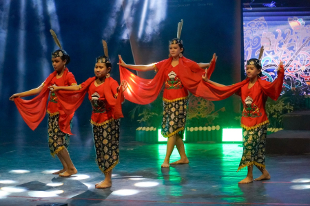 TARI SELENDANG BAWI