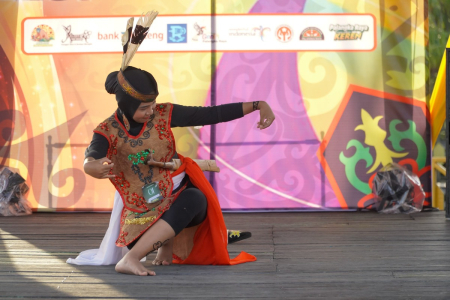 TARI KINYAH MANDAU TUNGGAL
