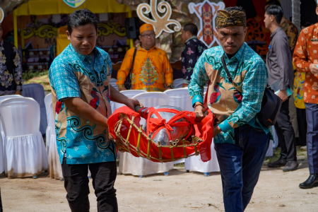 ANGKUT KEPALA KERBAU