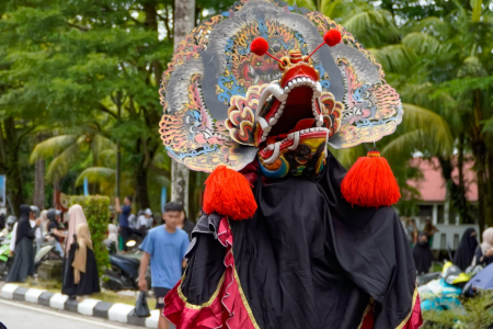TAMPILKAN TOPENG BARONGAN 