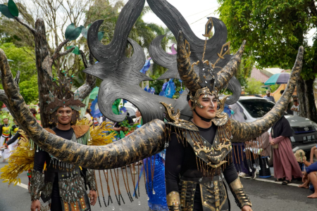 BUSANA KREASI MODERN