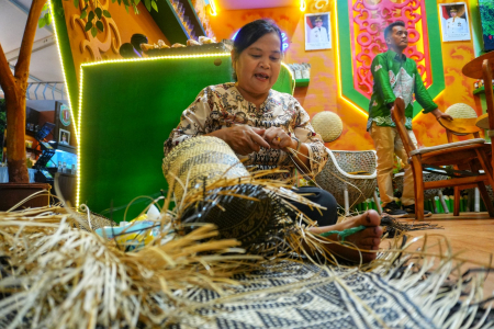 ANYAM ROTAN