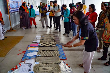 LOMBA MANJAWET UWEI