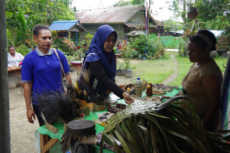 KERAJINAN TANGAN KHAS BOVEN DIGOEL