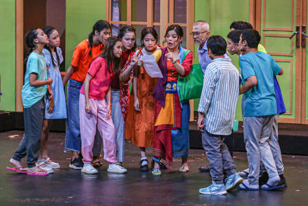 AKHIR PEKAN DI TEATER