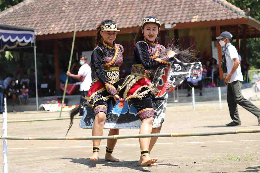 OLAHRAGA TRADISIONAL PACUAN KUDA KEPANG
