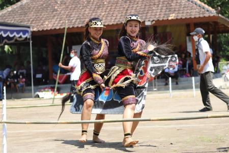 OLAHRAGA TRADISIONAL PACUAN KUDA KEPANG