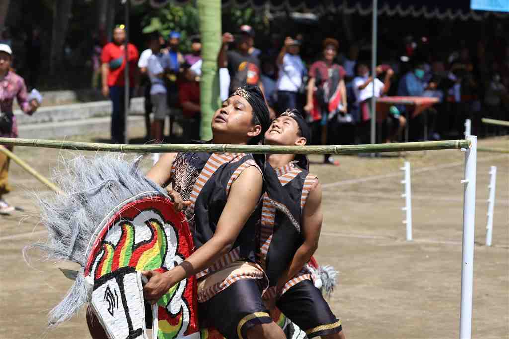 LEWATI GALAH