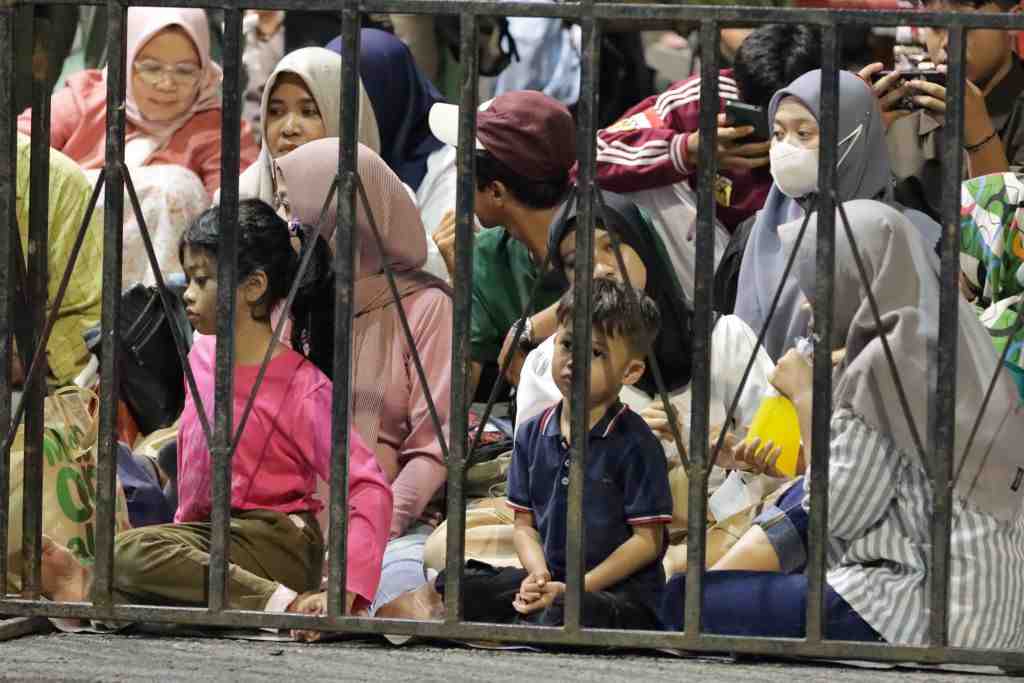 SURABAYA VAGANZA 2023 BUNGA, BUDAYA DAN CAHAYA