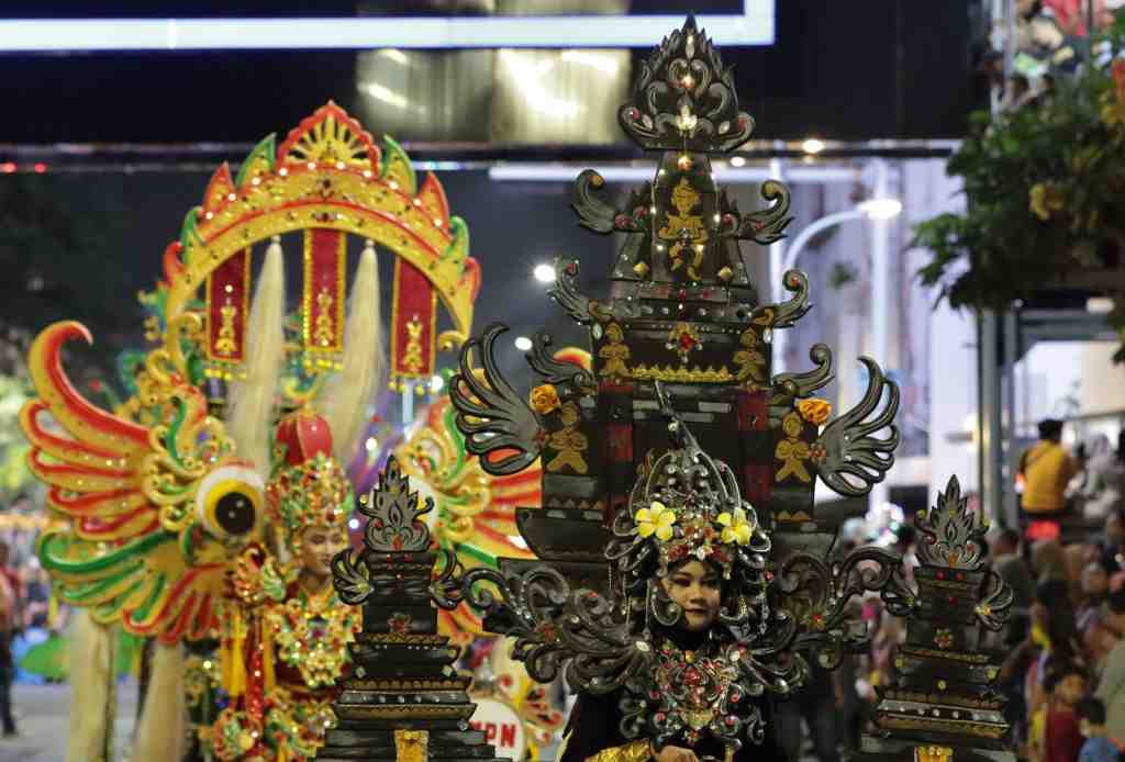 SURABAYA VAGANZA 2023 BUNGA, BUDAYA DAN CAHAYA