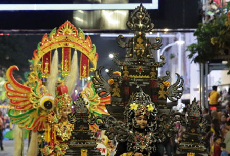 SURABAYA VAGANZA 2023 BUNGA, BUDAYA DAN CAHAYA