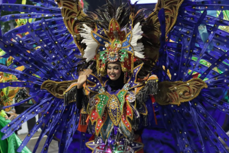 SURABAYA VAGANZA 2023 BUNGA, BUDAYA DAN CAHAYA