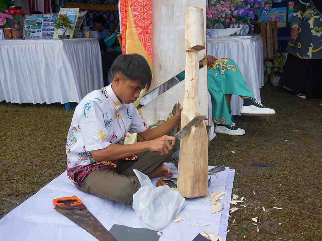 MEMBUAT KECAPI