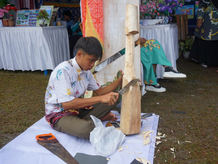 MEMBUAT KECAPI