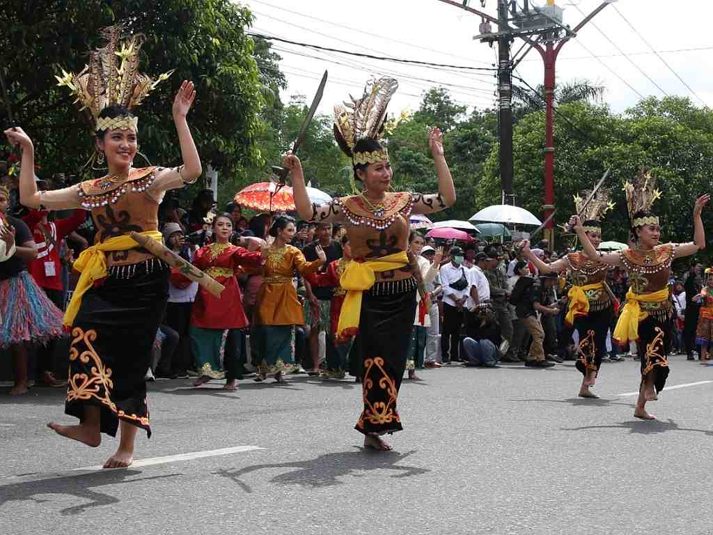 TARI MANDAU 
