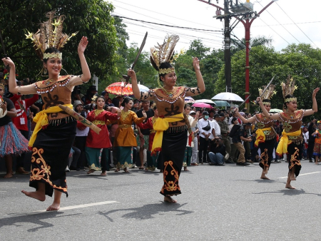 TARI MANDAU 