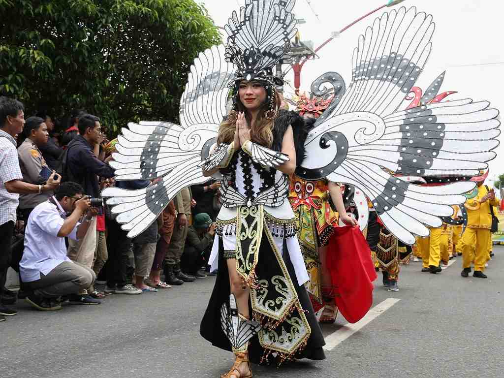 KOSTUM BURUNG TINGANG 