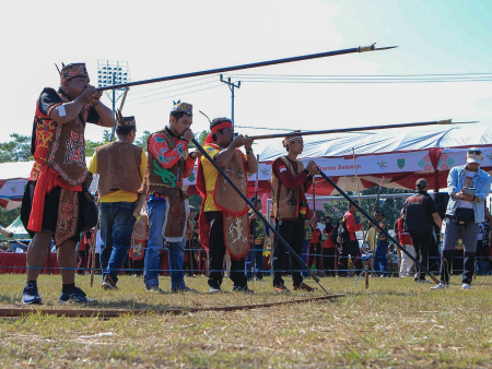 LOMBA MANYIPET