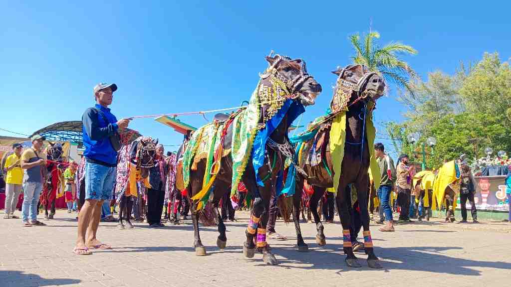 KUDA MENARI DALAM FESTIVAL JARAN SEREK