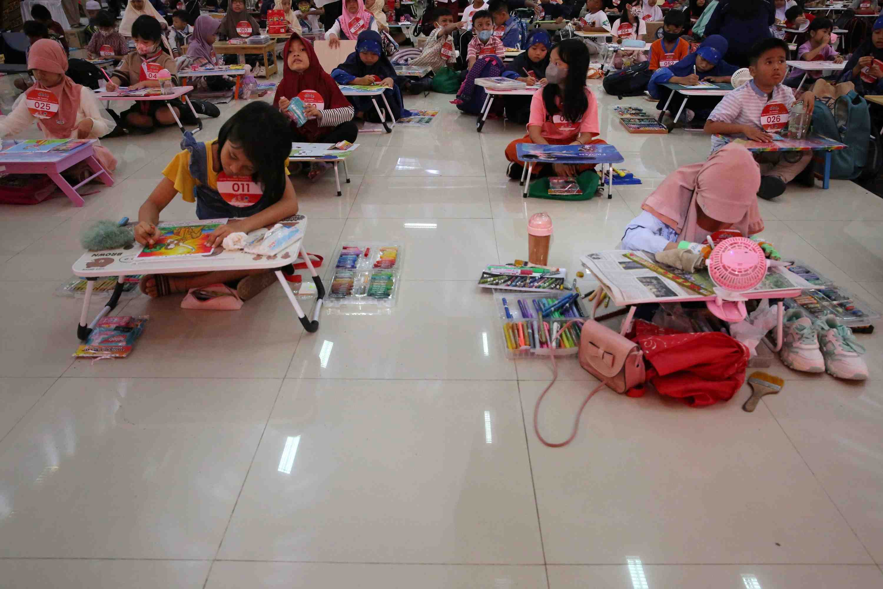 LOMBA MEWARNAI GAMBAR 