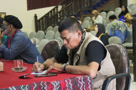 MENILAI PESERTA