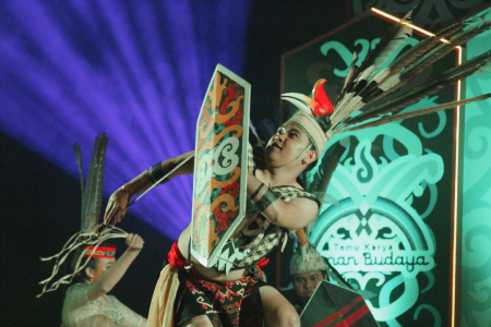 TARI KINYAH HALUE BAWI BETANG