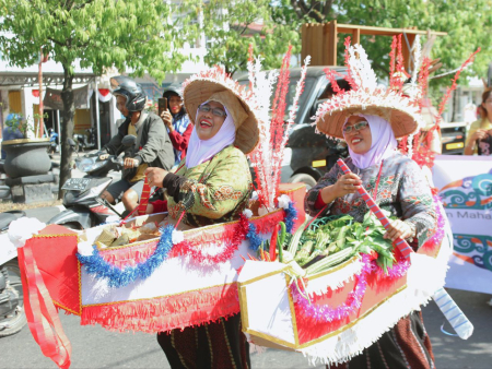 MINIATUR PASAR TERAPUNG