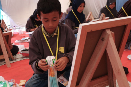 SIAPKAN PERALATAN LUKIS