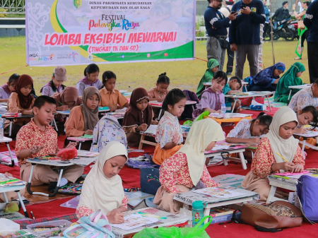 LOMBA MEWARNAI