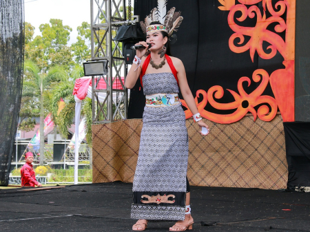 LOMBA KARUNGUT