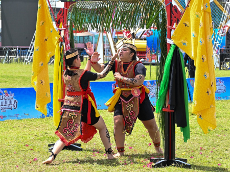 ATRAKSI SILAT LAWANG SAKEPENG