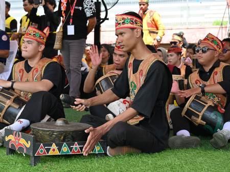 MAINKAN ALAT MUSIK TRADISIONAL