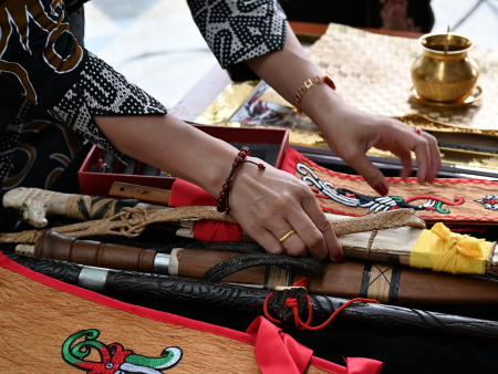 PERLENGKAPAN GELAR KEHORMATAN ADAT DAYAK