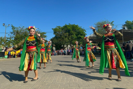 PENARI JARAN SEREK