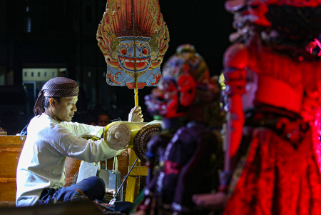 WAYANG GOLEK DI PERTUNJUKAN RAKYAT