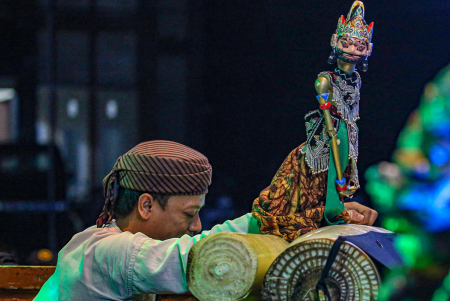 WAYANG GOLEK DI PERTUNJUKAN RAKYAT