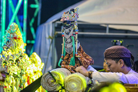 WAYANG GOLEK DI PERTUNJUKAN RAKYAT