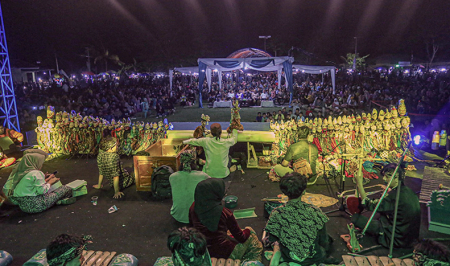 WAYANG GOLEK DI PERTUNJUKAN RAKYAT