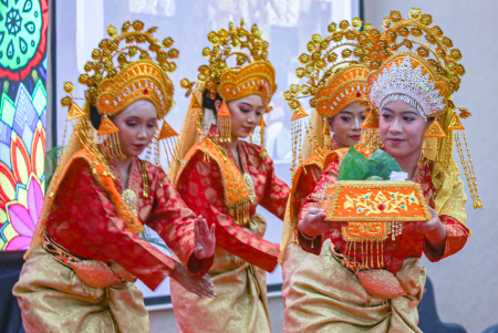 TARI MAKAN SIRIH