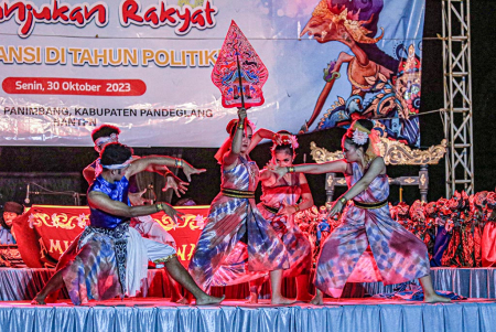 TARI KREASI DI PERTUNJUKAN RAKYAT