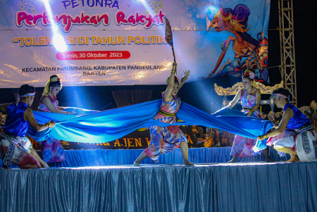 TARI KREASI BUDAYA DI PETUNRA