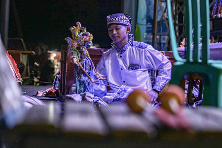 SIAPKAN WAYANG GOLEK