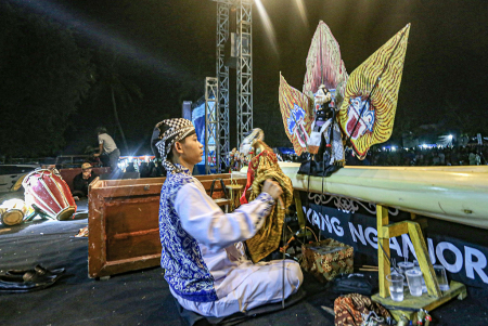 SIAPKAN WAYANG GOLEK