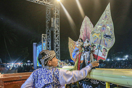 SIAPKAN WAYANG GOLEK