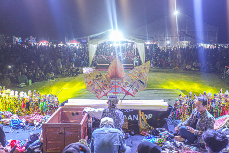 PERTUNJUKAN RAKYAT WAYANG GOLEK
